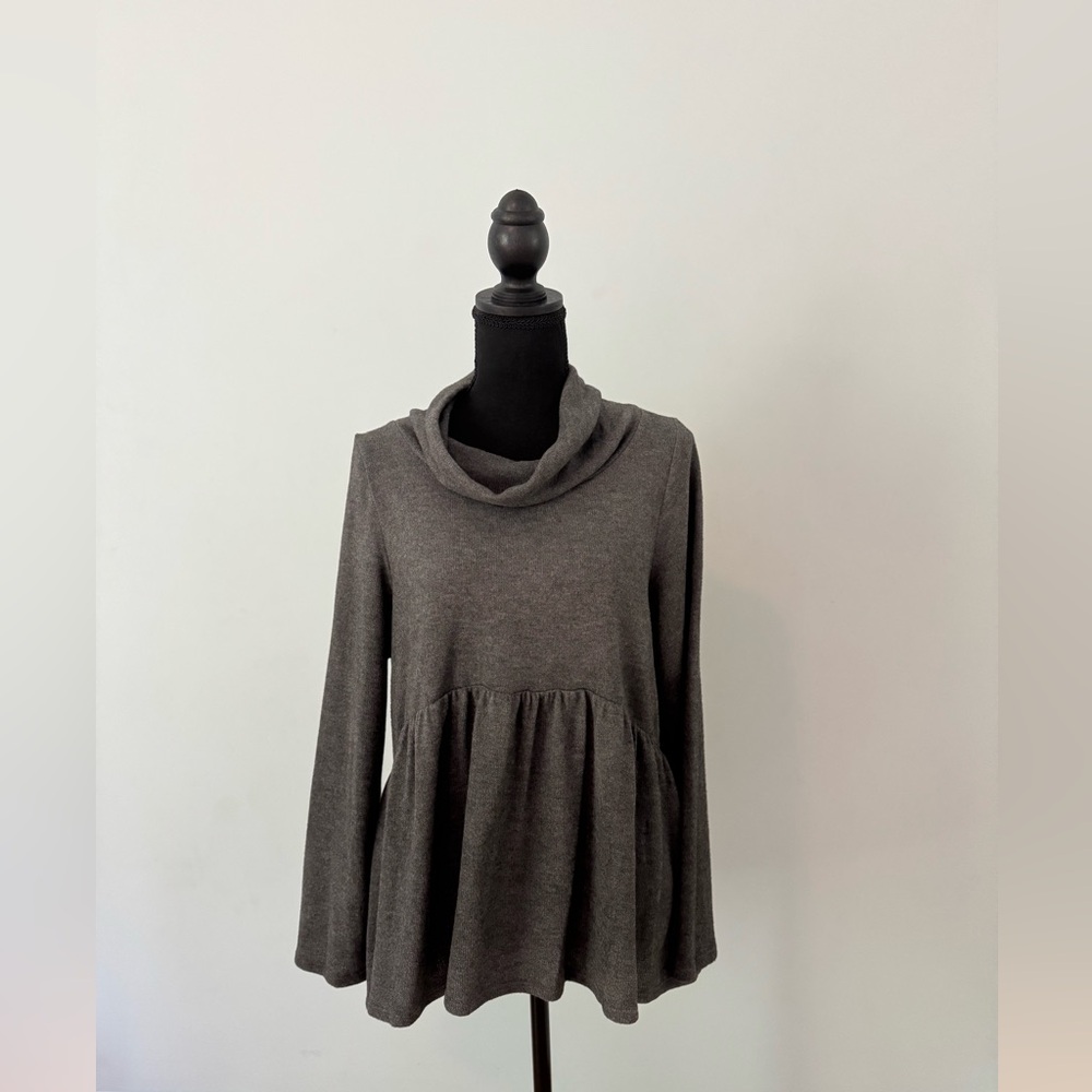 Eyeshadow Gray Knit Top